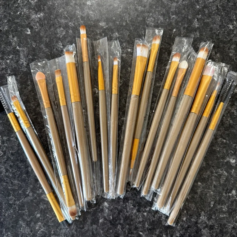 Bundle of 16 Make Up Brushes Never Use Makeup Brushes for Cosmetics Gift Set